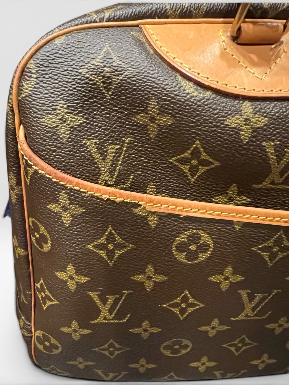 Vintage Louis Vuitton Monogram Deauville Vanity Handbag – Authentic - Picture 4 of 16